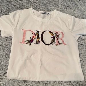 White embroidered fashion T-shirt.